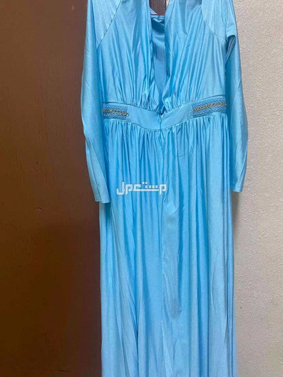فستان سهرة جديد بقراطيسه لم يستخدم ولا مره ولا صرت احتاجه بسعر 200 في الخبر بسعر 200 ريال سعودي