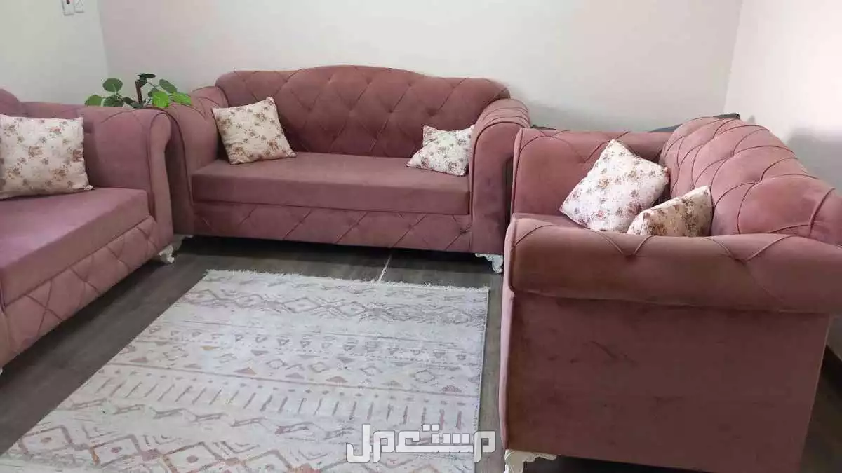 كنب مجلس كامل مع زولية مع مخدات  في جدة بسعر 750 ريال سعودي كنب مجلس