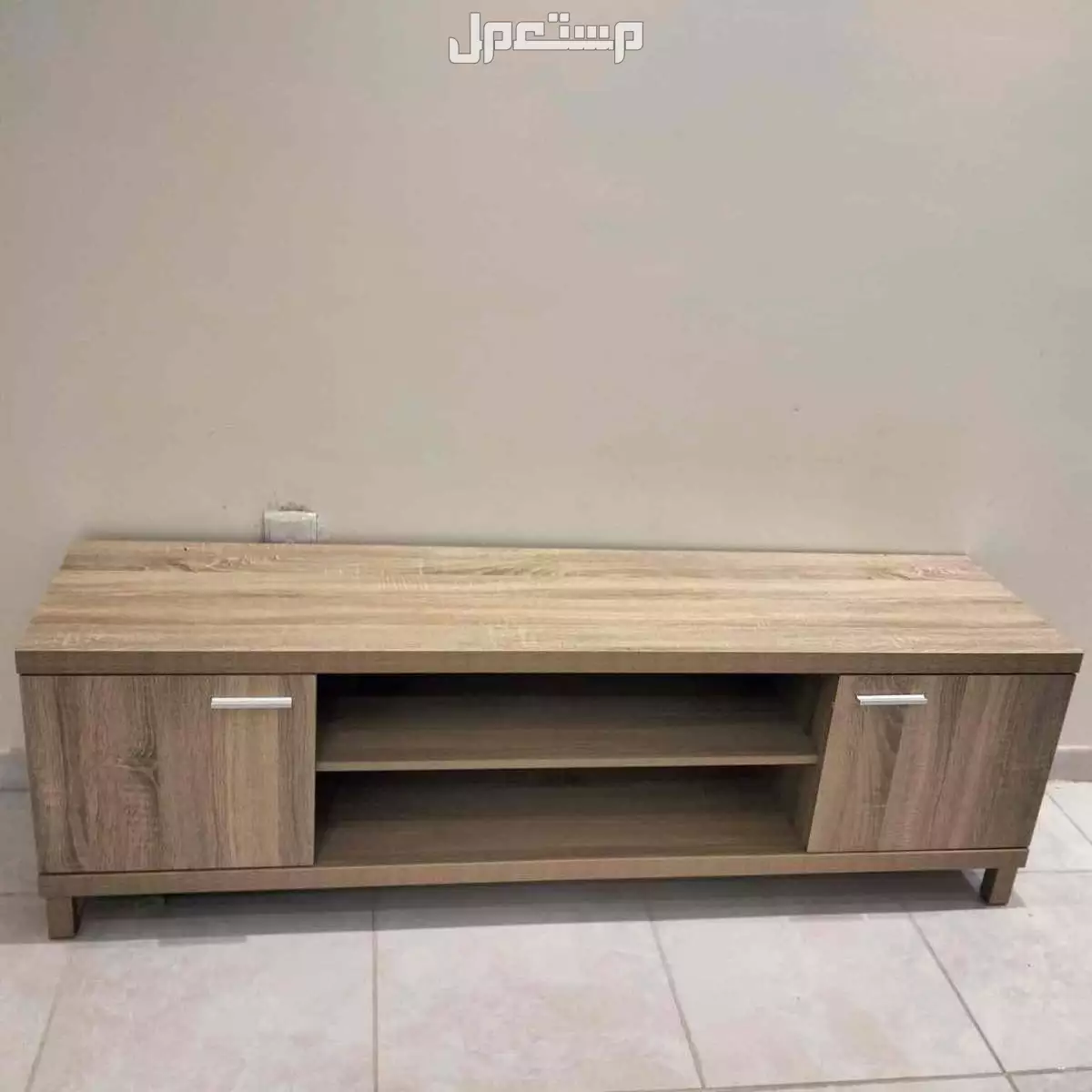 سرير و طاولة تلفزيون خشبي شبه جديد
