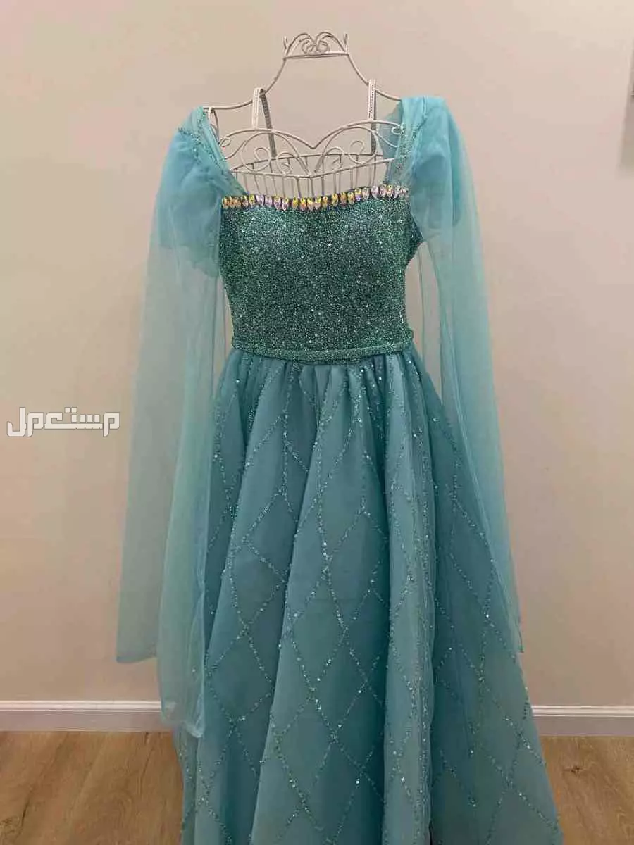 فستان ملكه لون تيفاني نظيف وجديد بسعر الف وخمسميه في مكة المكرمة بسعر 1500 ريال سعودي