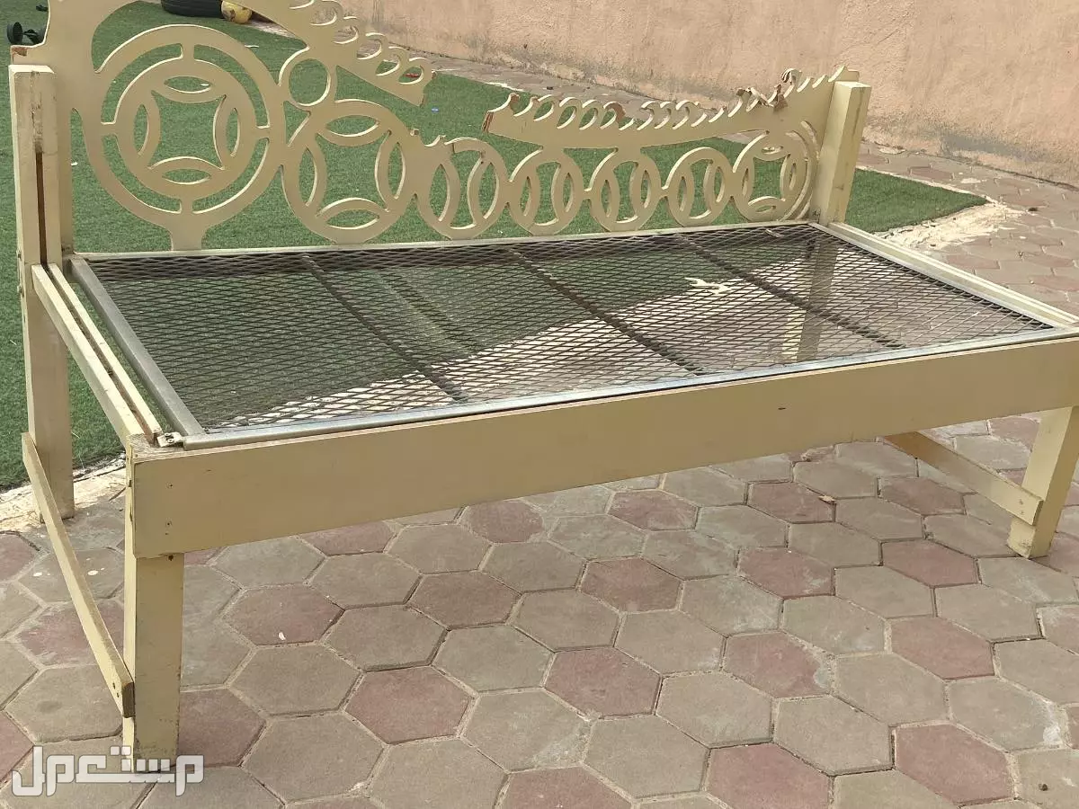 كرسي حالته ليست سيء البيع سريع