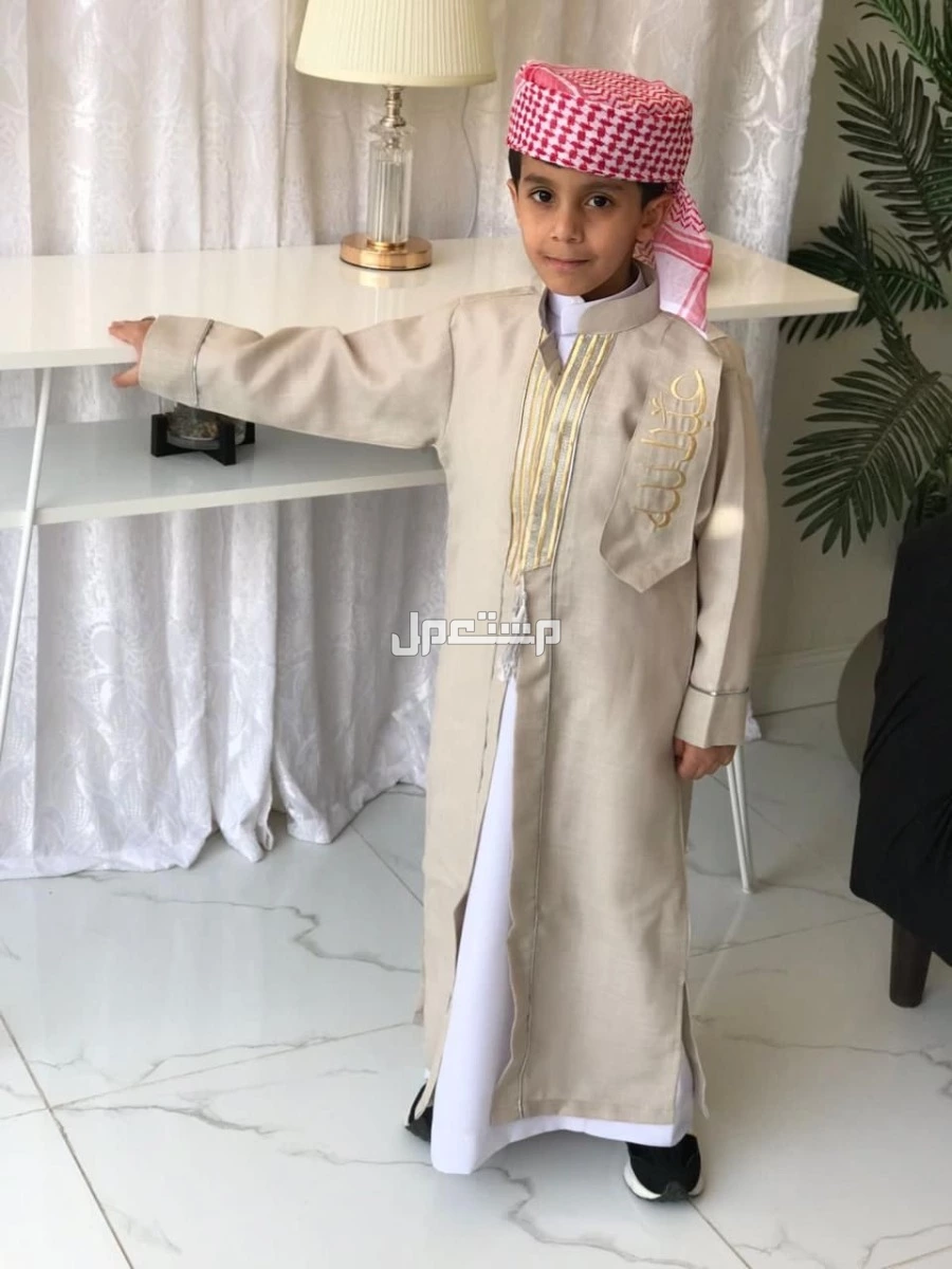 افضل اهداء😍🌹. ◻️دقلة ولادي  . ▪️قماش لنن ممتاز. ▪️تصميم عصري مثالي لأناقة طفلك. ▪️أنيق ومميز ويناسب جميع الأذواق. ▪️تطريز الاسم حسب الطلب 🪡 ▪️المقاسات :   4 اشهر الى 10 سنه.  ◻️عروض مميزة