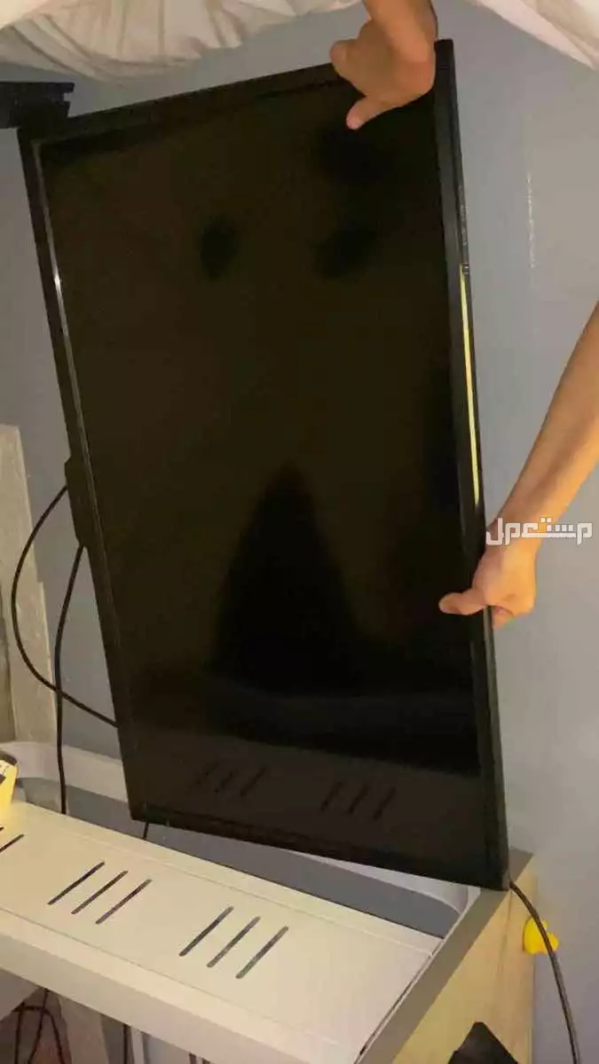 شاشه في عنيزة بسعر 300 ريال سعودي
