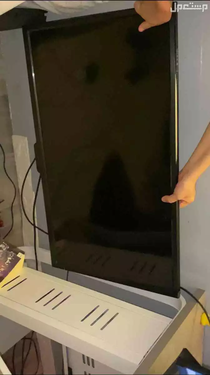 شاشه في عنيزة بسعر 300 ريال سعودي
