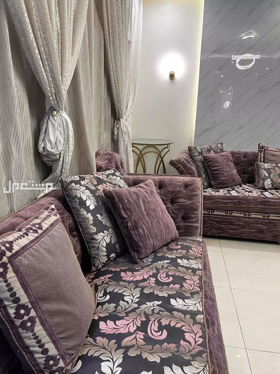 للبيع كنب 5 قطع و3طاولات للبيع 3500﷼ في الشرقية