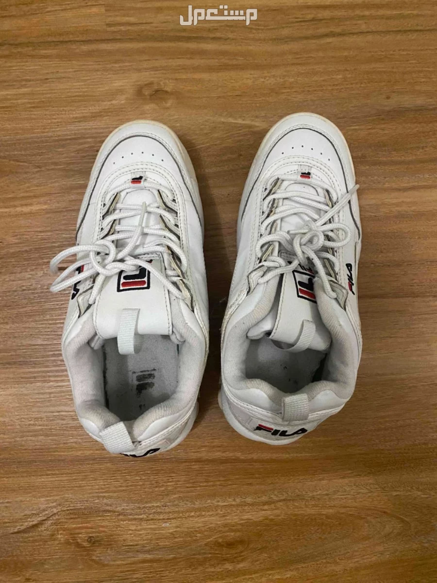 جزمة فيلا نسائية مقاس 38ونص fila shose white  size 38.5 في جدة بسعر 80 ريال سعودي