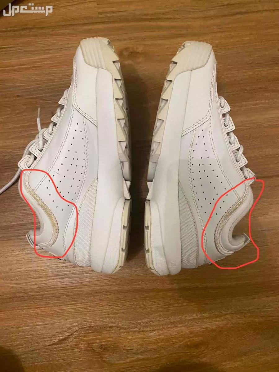 جزمة فيلا نسائية مقاس 38ونص fila shose white  size 38.5 في جدة بسعر 80 ريال سعودي الجزء المحدد بالاحمر مقشر