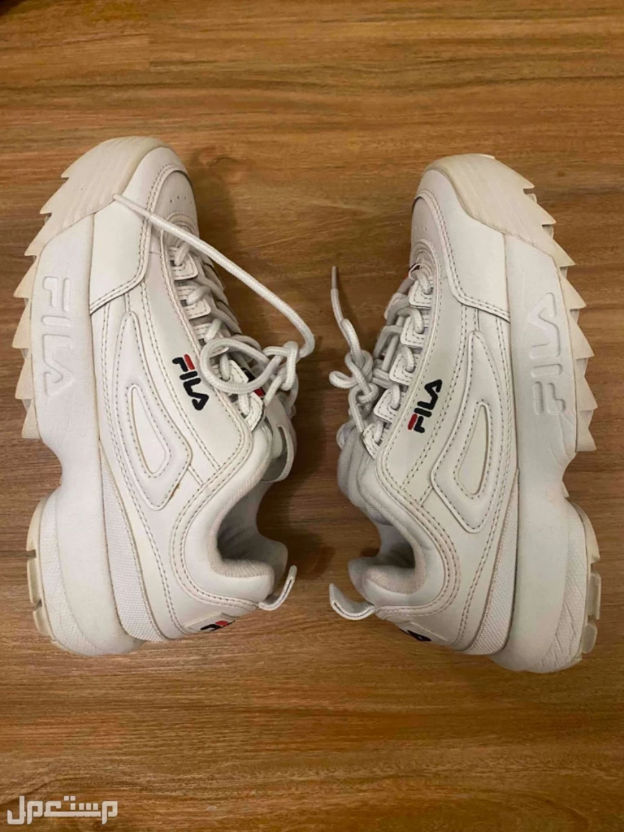 جزمة فيلا نسائية مقاس 38ونص fila shose white  size 38.5 في جدة بسعر 80 ريال سعودي