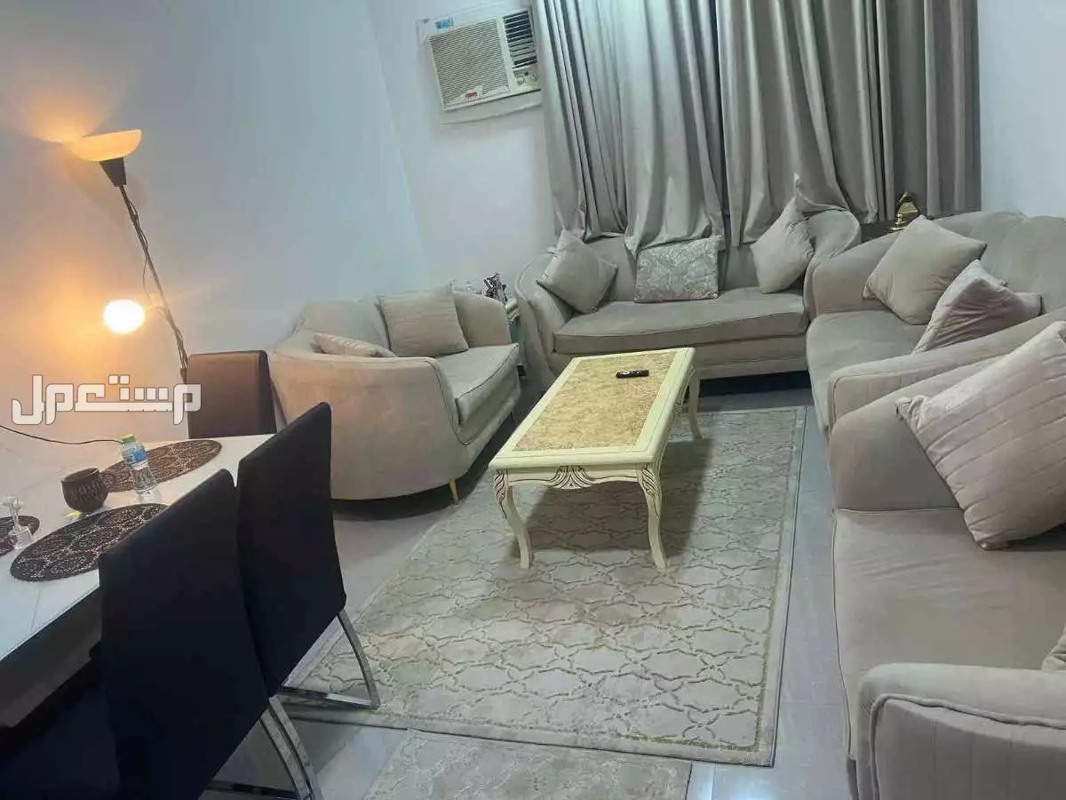 كنب شبه جديد اربع قطع عشر اشخاص للبيع عاجل لعدم وجود مكان في الرياض حي الرمال  في الرياض بسعر 600 ريال سعودي