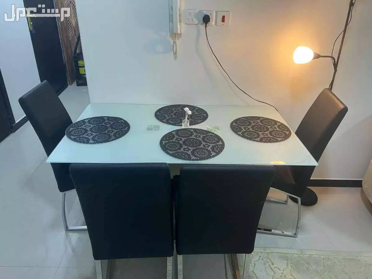 كنب شبه جديد اربع قطع عشر اشخاص للبيع عاجل لعدم وجود مكان في الرياض حي الرمال  في الرياض بسعر 600 ريال سعودي