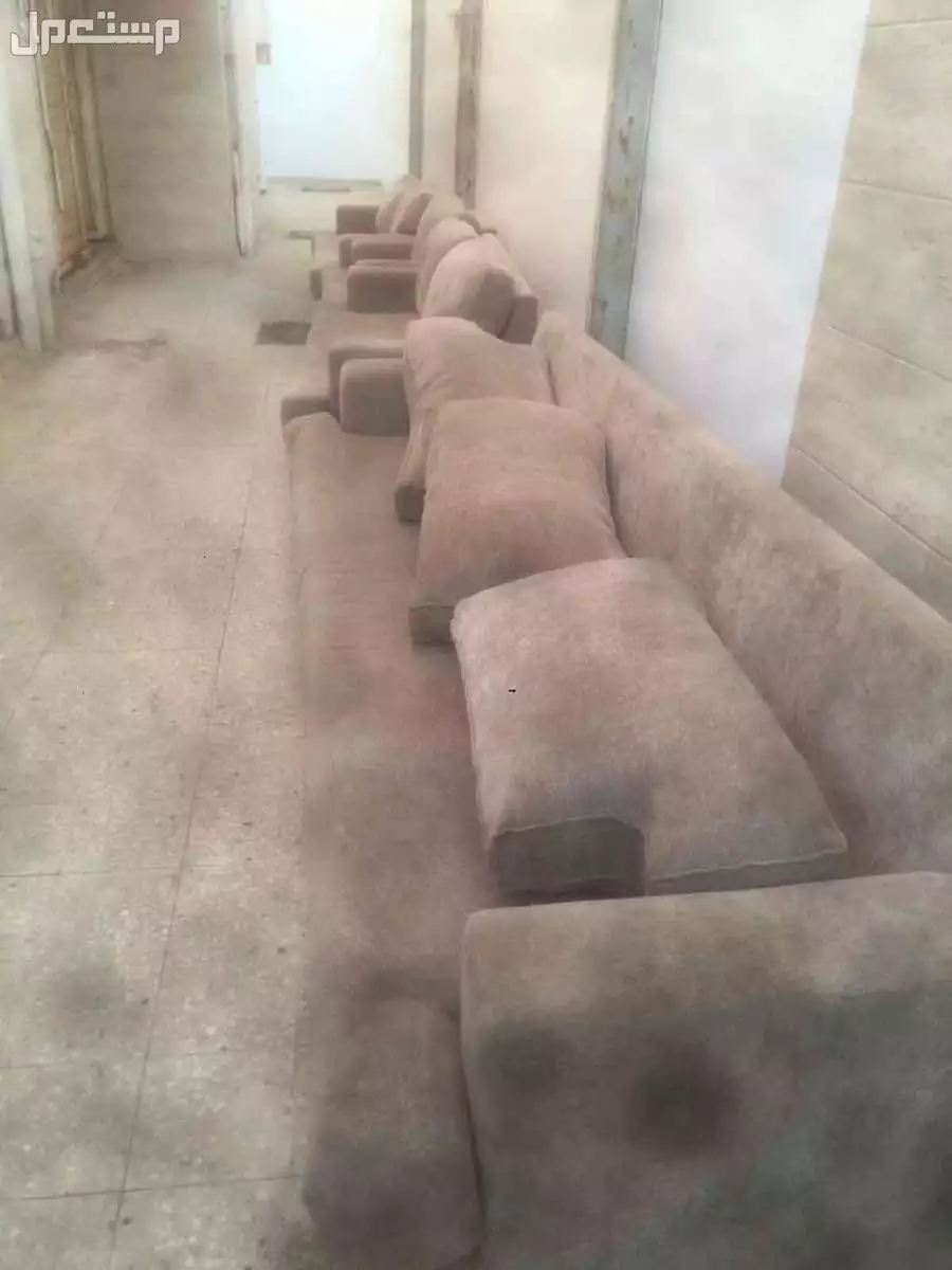 سلام عليكم كنب كنب 4 قطع الكنب طيب ونظيف انشالله استعمال سنه تقريبنا سبب البيع تجديد الكنب موجود بي الحوش جاهز لي التحميل المطلوب 800 بدون تفاوض اعلاني واضح كلامي واضح وكان الله في عون المسل