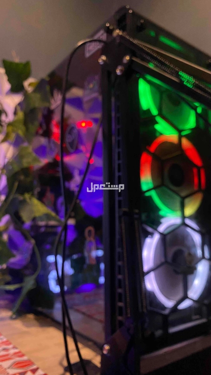 للبيع بي سي نضيف استعمال سنه ولا يعاني من اي مشكله