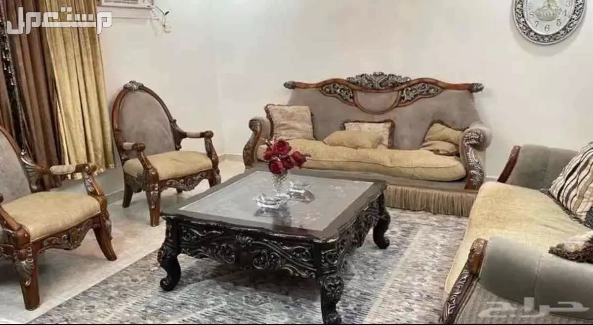 كنب للبيع السعر 700 ريال سعودي موجود تفواض مع السعر