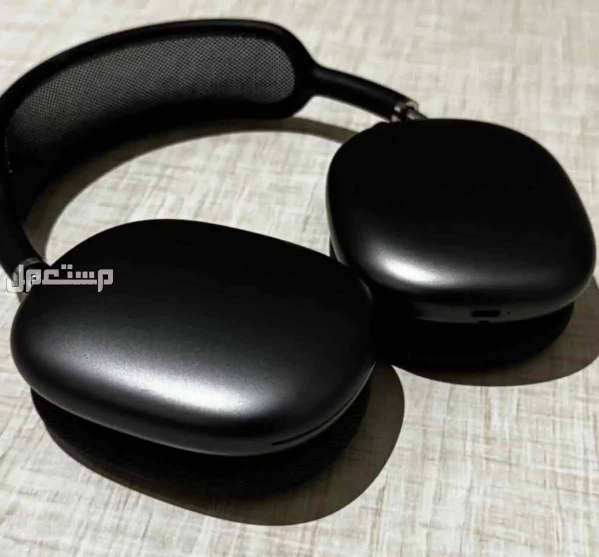 سماعة airpods max الجيل الاول  في الرياض بسعر 1600 ريال سعودي