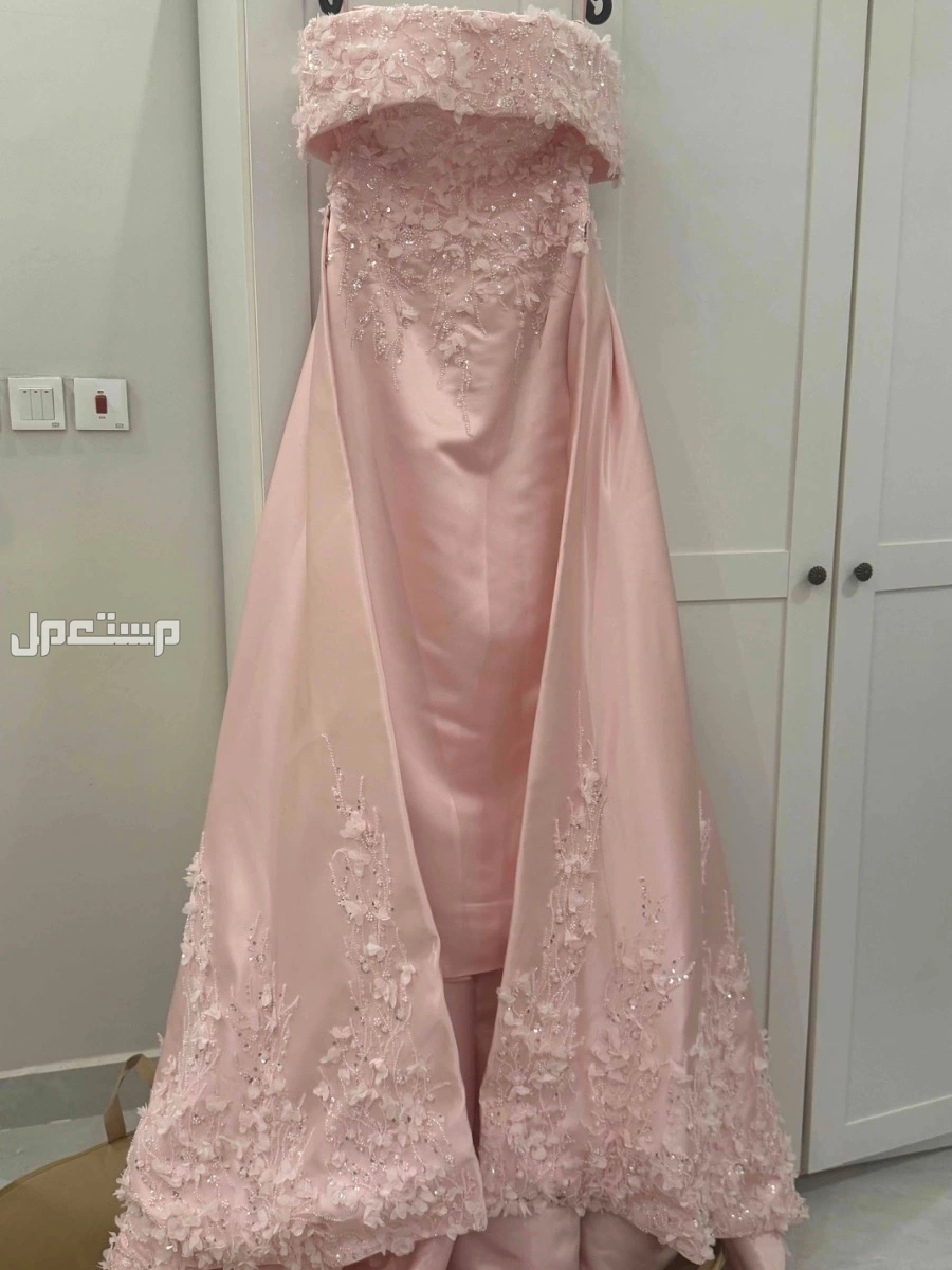 فستان زواج ملكه سهره مستعمل مره واحدة فقط جديد ماسك على الجسم وذيل طويل