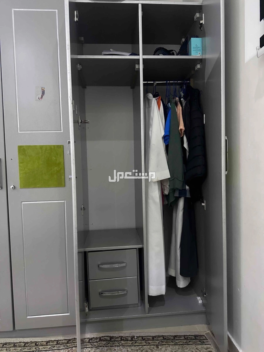 للبيع غرفة نوم 3 أسرة ودولاب مستعمل