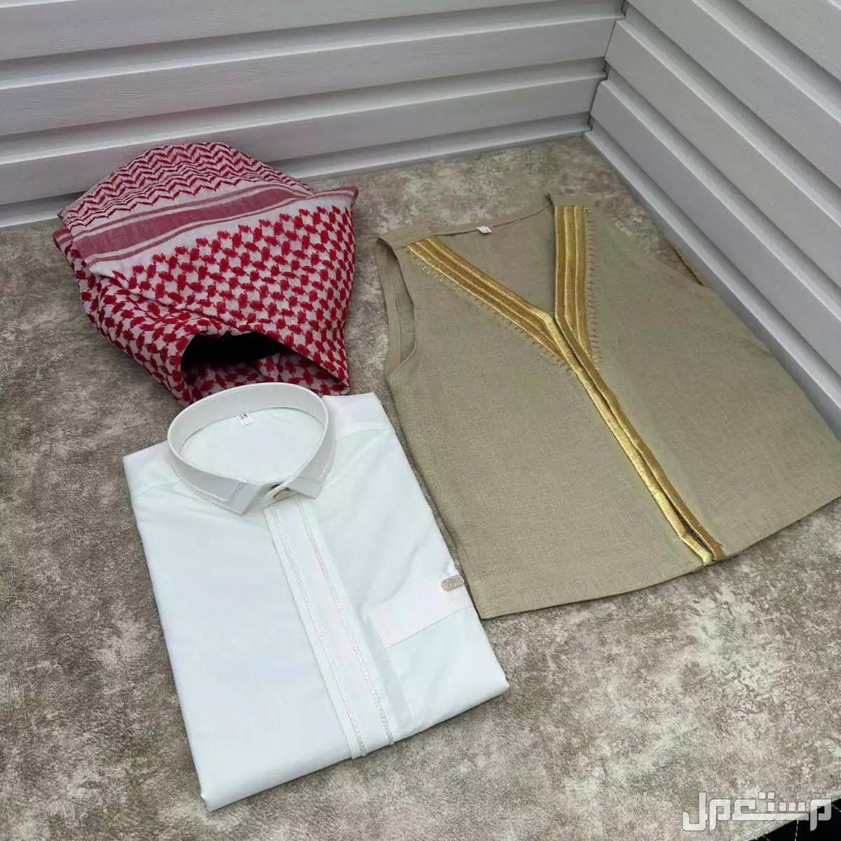 بكج أطفال مكون من سديريةجنبيه اطفال مطرز وخامة أصليه  ثوب أطفال درجة اولى قماش اندنوسي  درجة اولى   طاقية+عقال+شماغ مخيط  متوفر من عمر6أشهر الى 10 سنين 13 سنه  الثوب من20 الى52 السديري