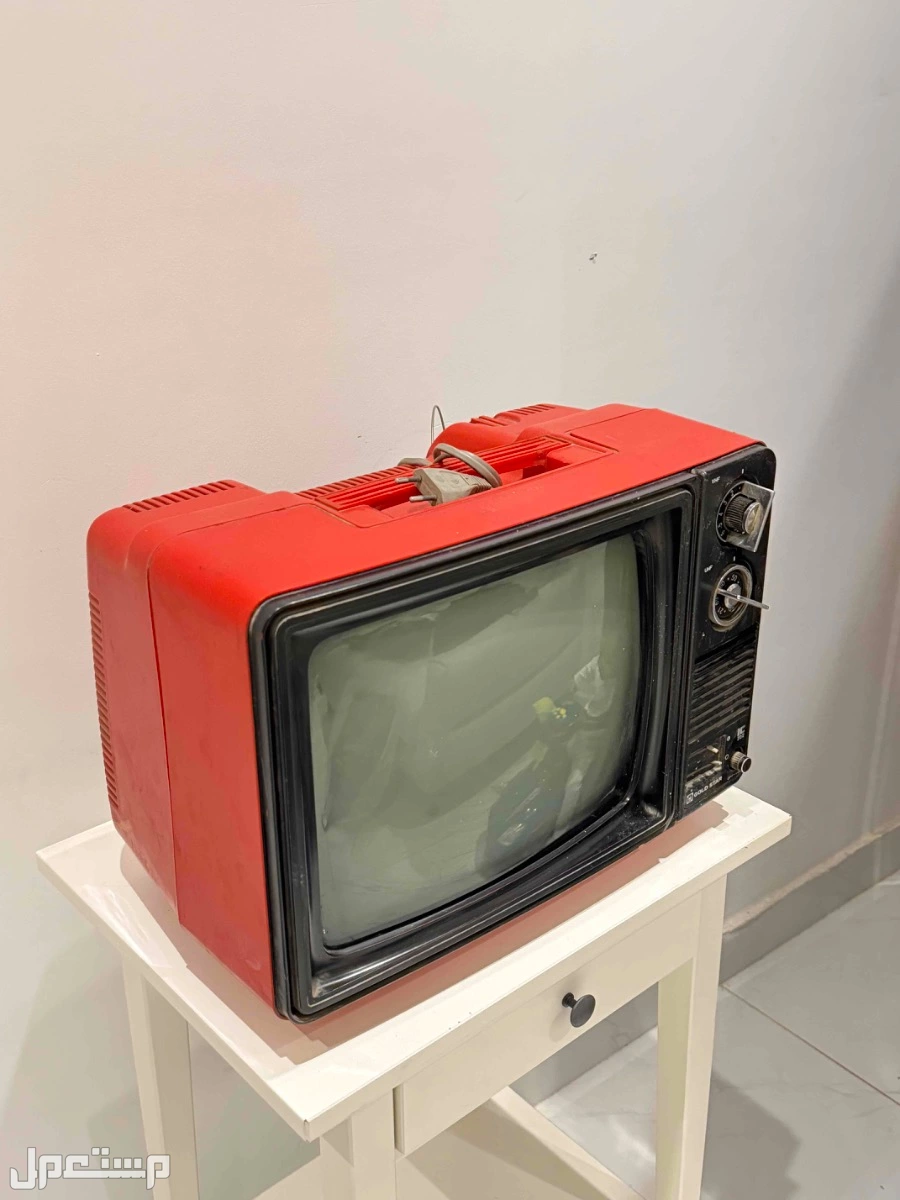 تلفزيون كلاسيكي نادر من GoldStar (إصدار 1984)
