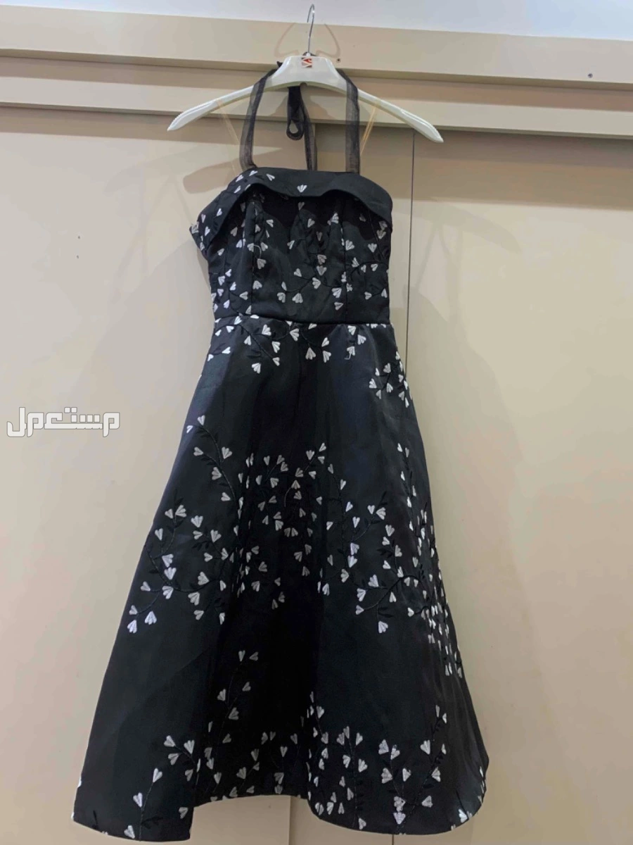 فستان لبسته مره واحده للبيع بسعر 100﷼ فقط