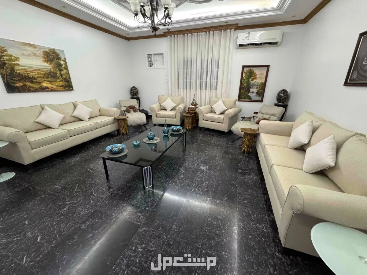 كنب للبيع المستعجل  ب 2800 ريال قابل للتفاوض