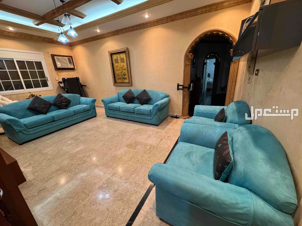 كنب للبيع المستعجل  ب 2800 ريال قابل للتفاوض