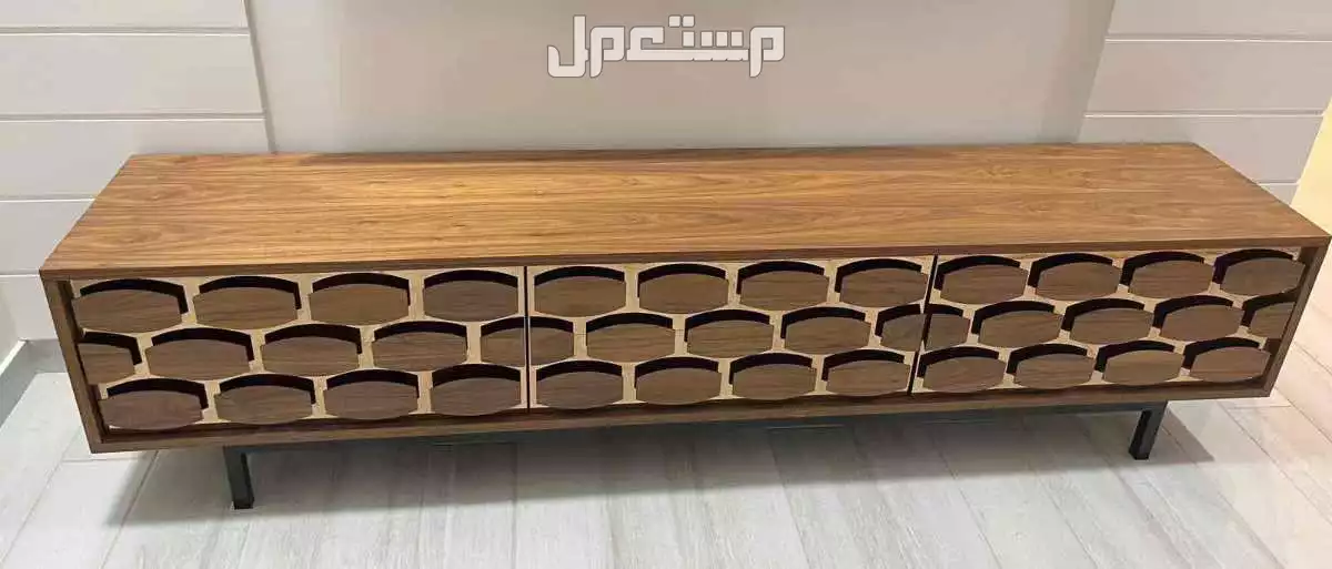 طاولات للبيع المستعجل في الطائف