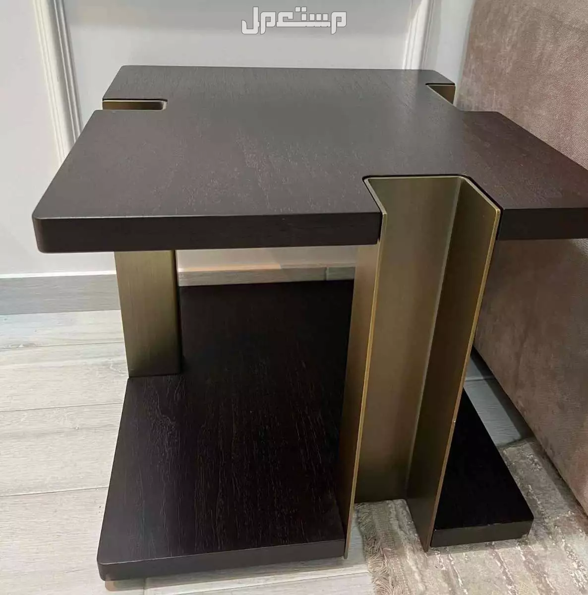 طاولات للبيع المستعجل في الطائف