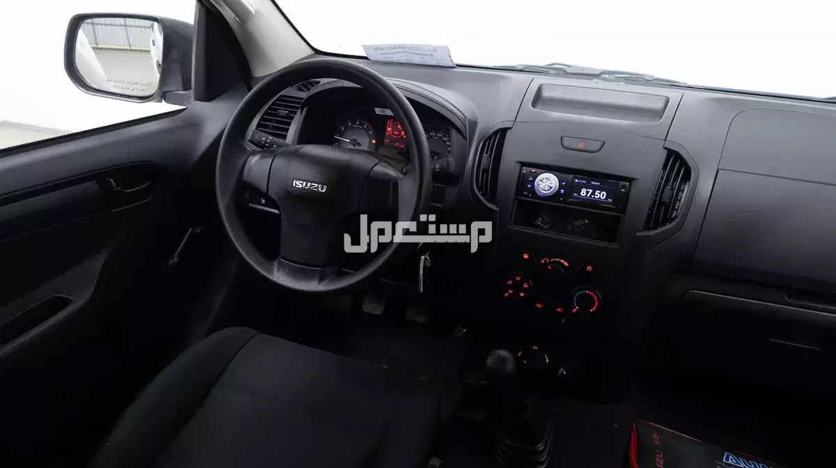 مواصفات وأسعار سيارات إيسوزو دي ماكس 2025 في السعودية بالصور تصميم Isuzu D-Max 2025 من الداخل