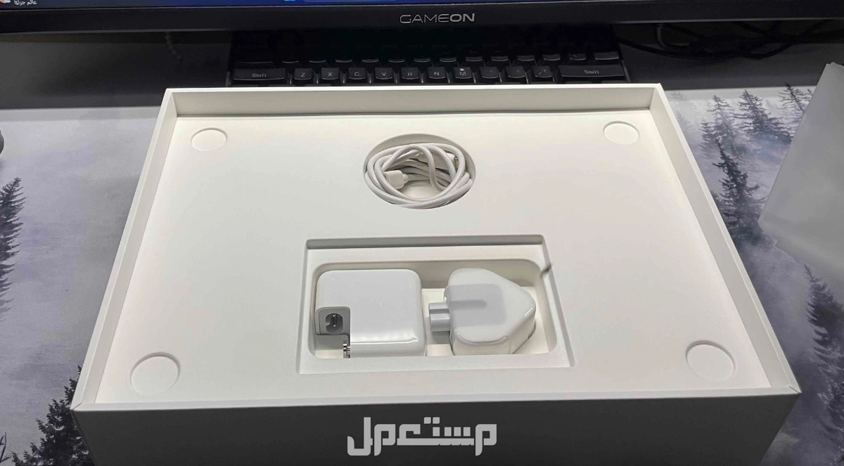للبيع. Apple MacBook air 2022 بسعر 2900