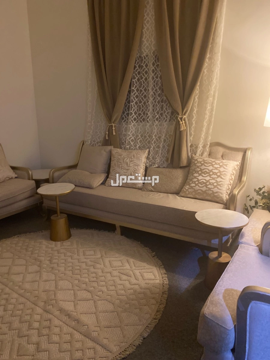 كنب مستخدم ل البيع بسعر 1700ريال الرياض حي طويق الغروب