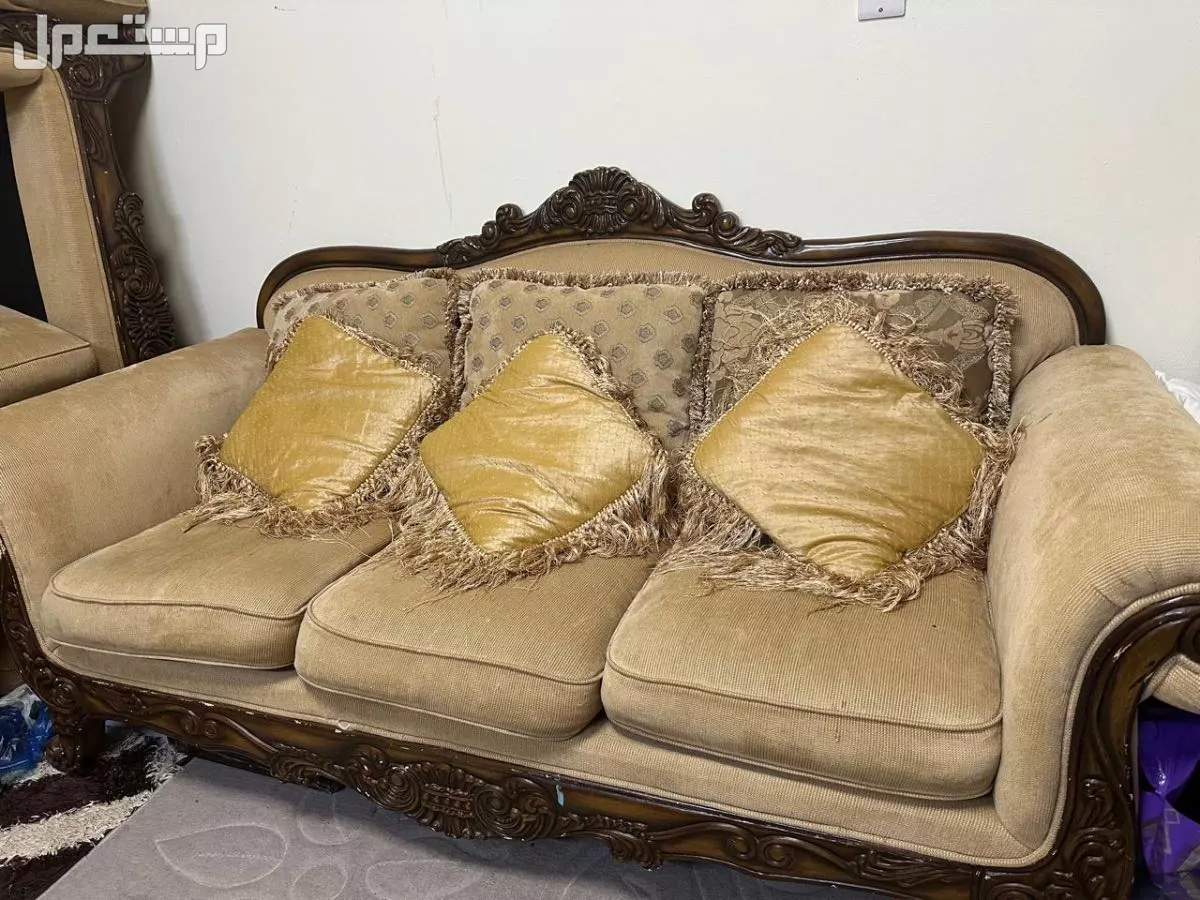 كنب بحالة جيده البيع، خشب زان في الرياض حي  السليمانية