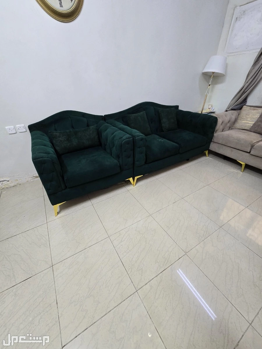 كنب 9 اشخاص يحتاج إلى اصلاح بعض الارجل