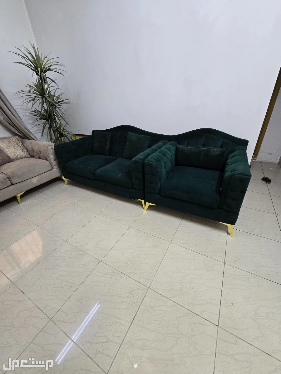 كنب 9 اشخاص يحتاج إلى اصلاح بعض الارجل