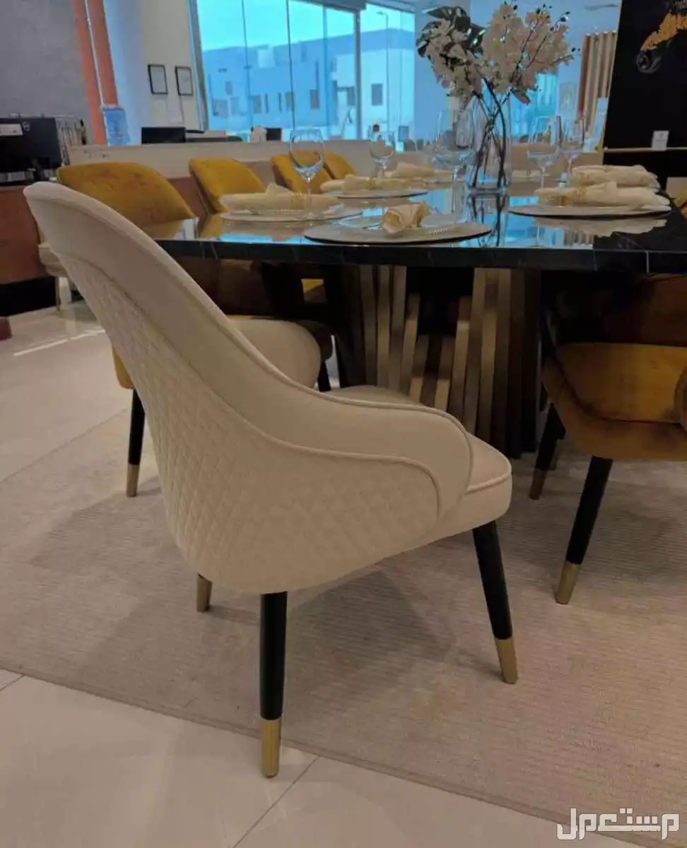 طاولة طعام مقاس 260 سم + 10 كراسي  في الخبر بسعر 1750 ريال سعودي