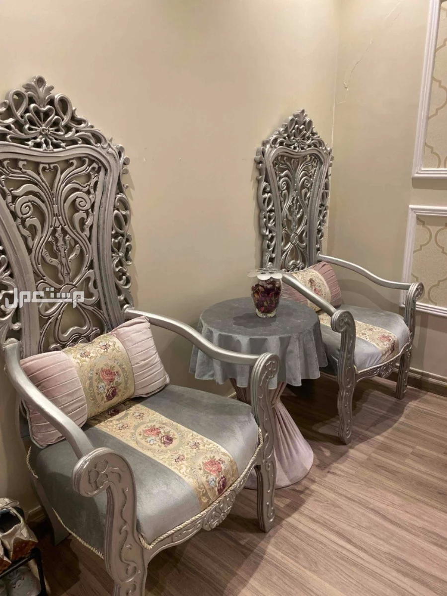 طقم مجلس كامل مع الستائر في جدة بسعر 4500 ريال سعودي