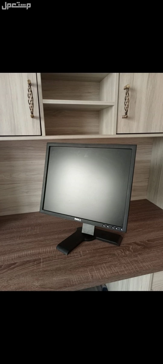 شاشة Dell professional P190St الترا شارب مستعمله تشبه الجديد نظيفه جدا 1024X1280 دقة الوضوح متحركة 160 درجة 200 ريال في الرياض بسعر 200 ريال سعودي