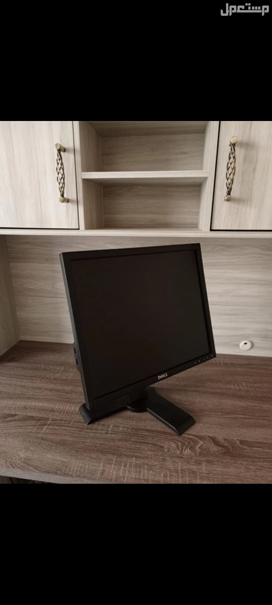 شاشة Dell professional P190St الترا شارب مستعمله تشبه الجديد نظيفه جدا 1024X1280 دقة الوضوح متحركة 160 درجة 200 ريال في الرياض بسعر 200 ريال سعودي