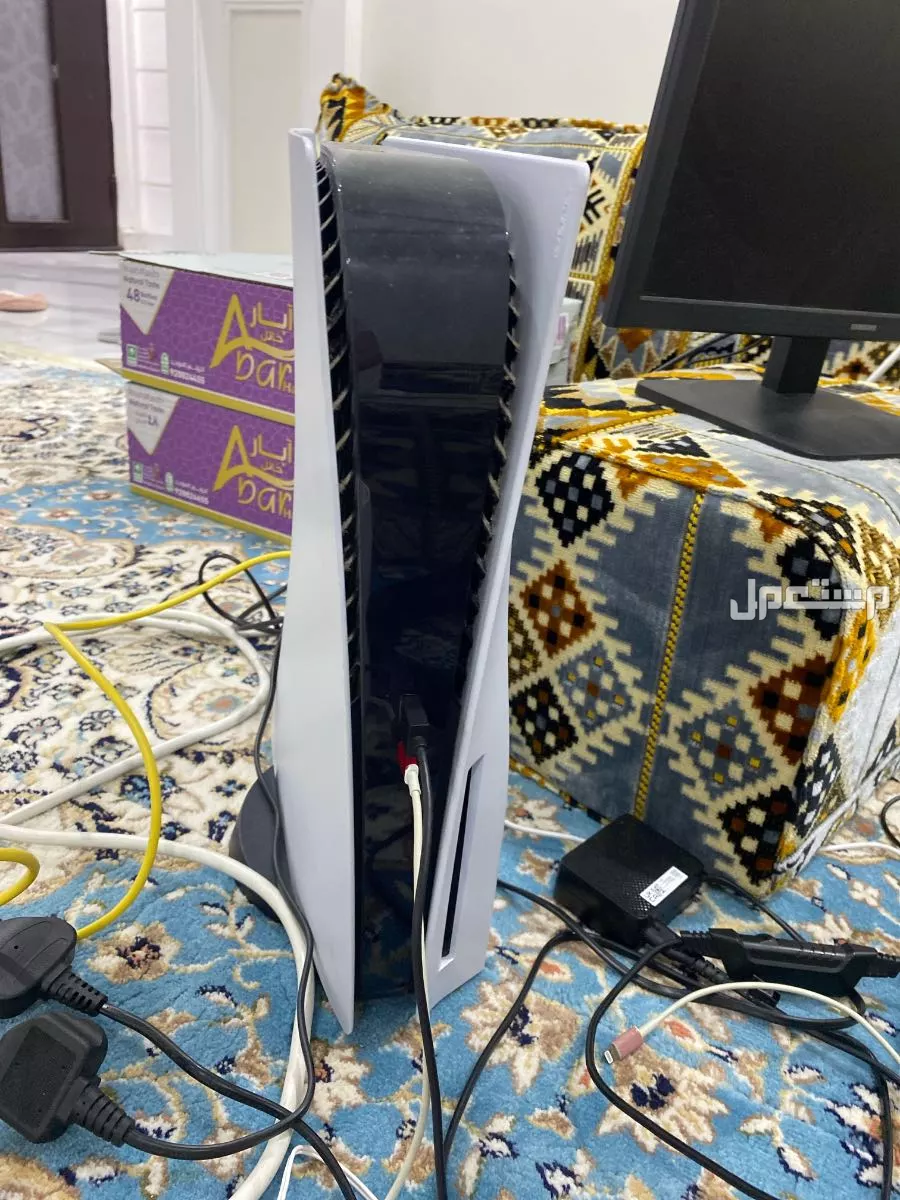 سلام عليكم  عندي سوني 5 مستعمل مافيه اي عطل على السوم   الحاجات الي تجي معه مكسر v8  ويدت سوني 5   والجهاز ماخش ولا صيانه