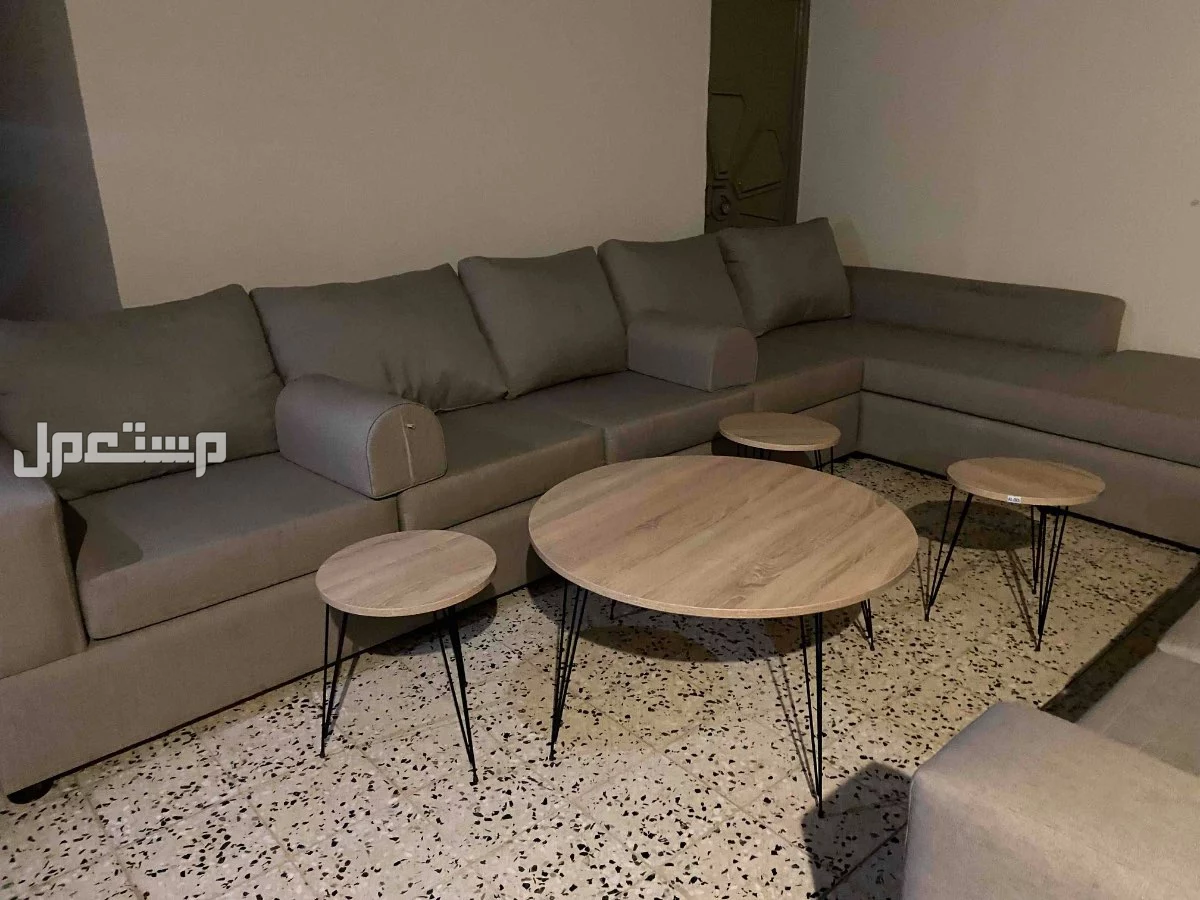 كنب مستعمل  في الرس بسعر ألف ريال سعودي