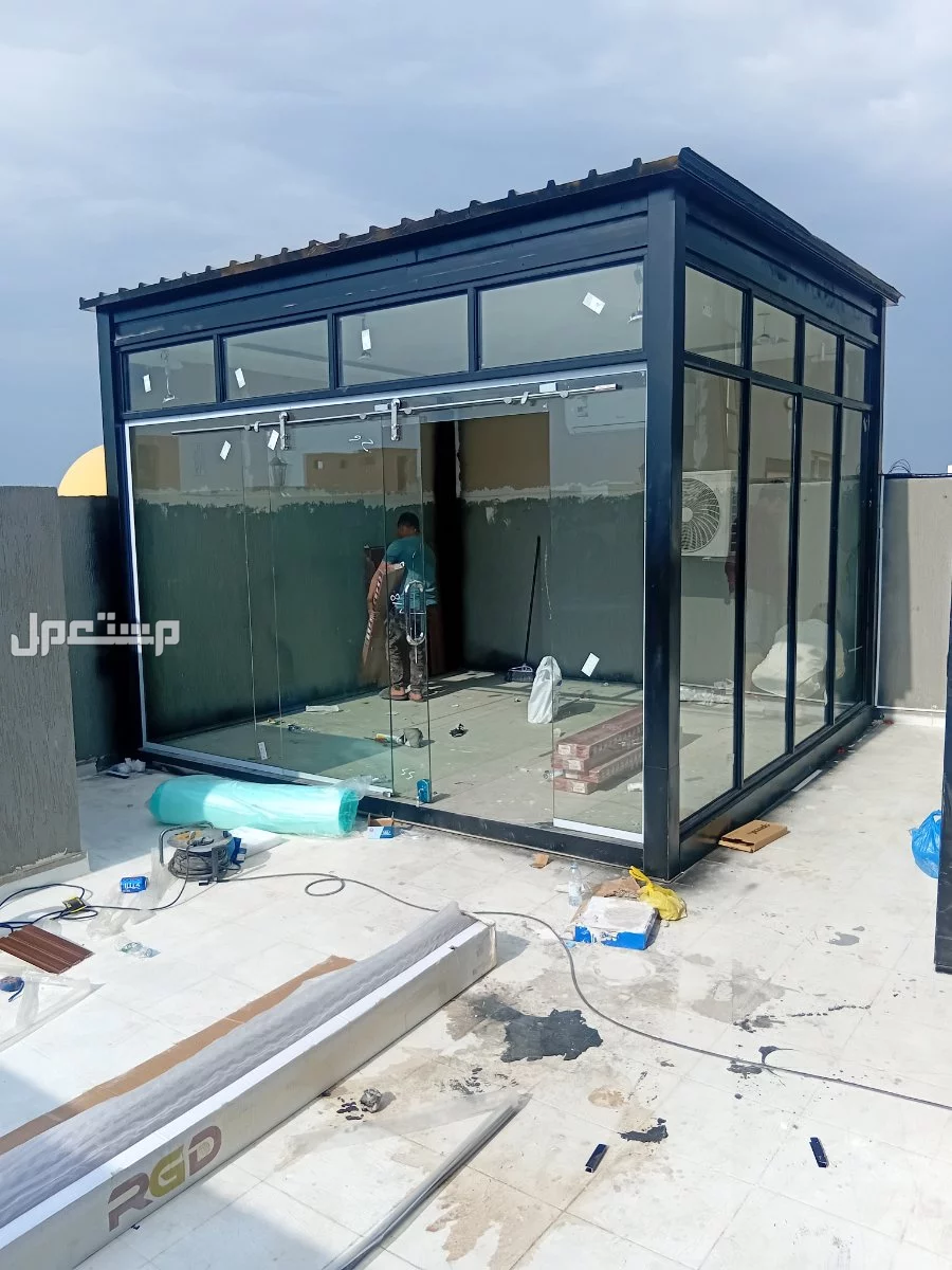 للبيع شبابيك وقزاز للعمل في جده قزاز سكريت