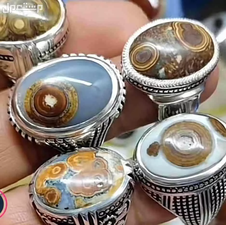 خواتم بأحجار كريمة  وبعضها نوادر بصياغة  المدينة في الباحة