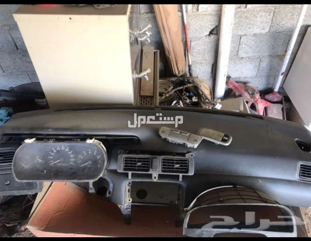 قطع كامري 2002 للبيع قشرة كامري ب250 طوابق ابواب خلفيه الواحد ب70 لمبات سقف الثنتين الاماميه والوسط ب55 رمانه القير ب50 ديكور عداد ب80 عداد سرعه ب200 العداد ممتاز لكن البنزين اذا فللته الطبل