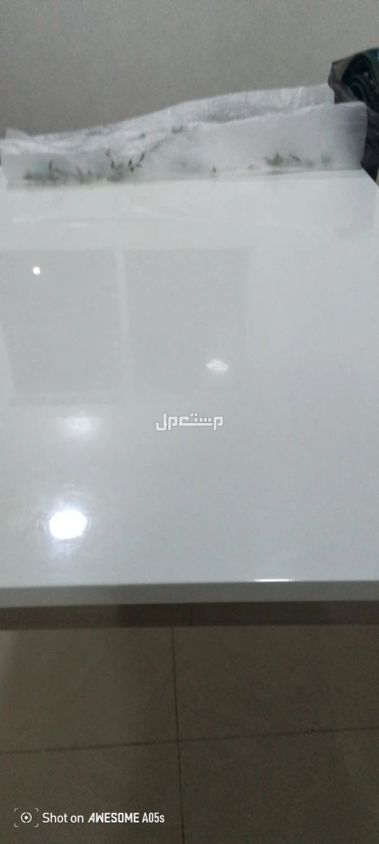 طاوله ل8 اشخاص ممتازه للعوائل حجمها حلو واحده من رجولها تهتز و تحتاج ربط عليها خصم لو قدرت تحل اللغز
