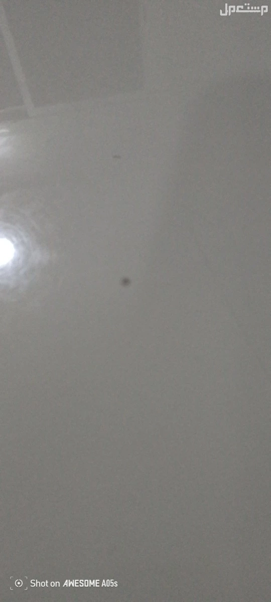 طاوله ل8 اشخاص ممتازه للعوائل حجمها حلو واحده من رجولها تهتز و تحتاج ربط عليها خصم لو قدرت تحل اللغز