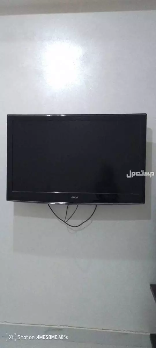 تلفزيون  AMCO متوسط الحجم يميل للصغير