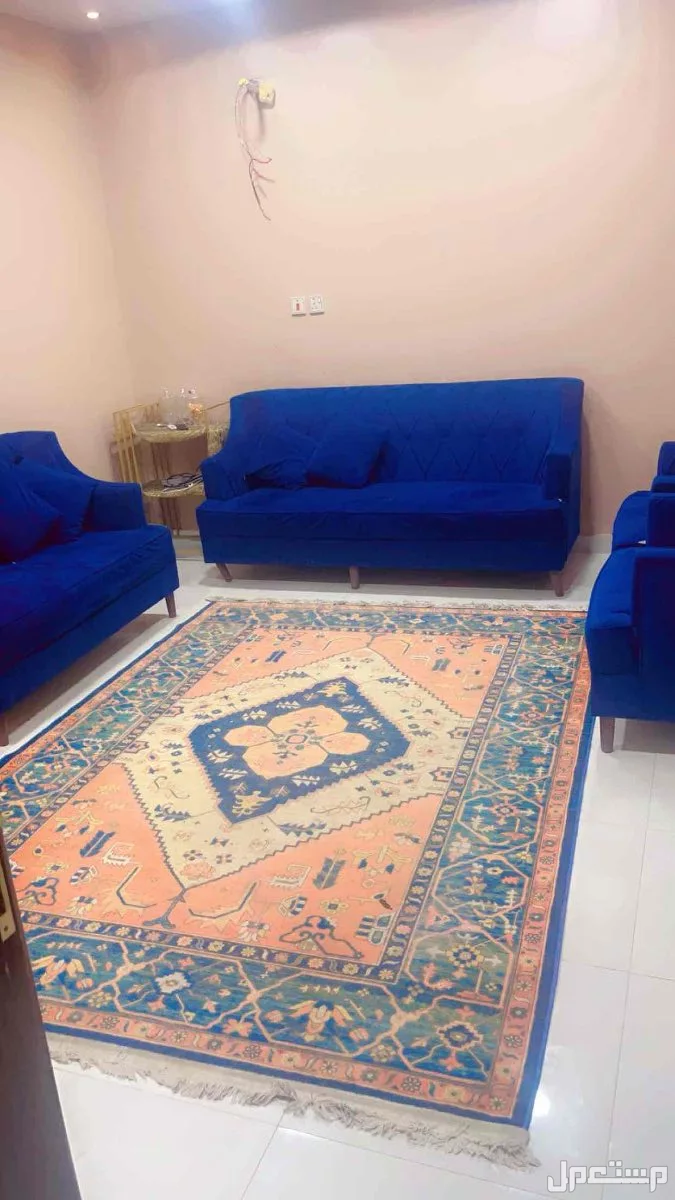 كنب اربع قطع للبيع مع سجاده في الاحساء  اللون كحلي  في الأحساء بسعر 500 ريال سعودي كنب للبيع مع سجاده