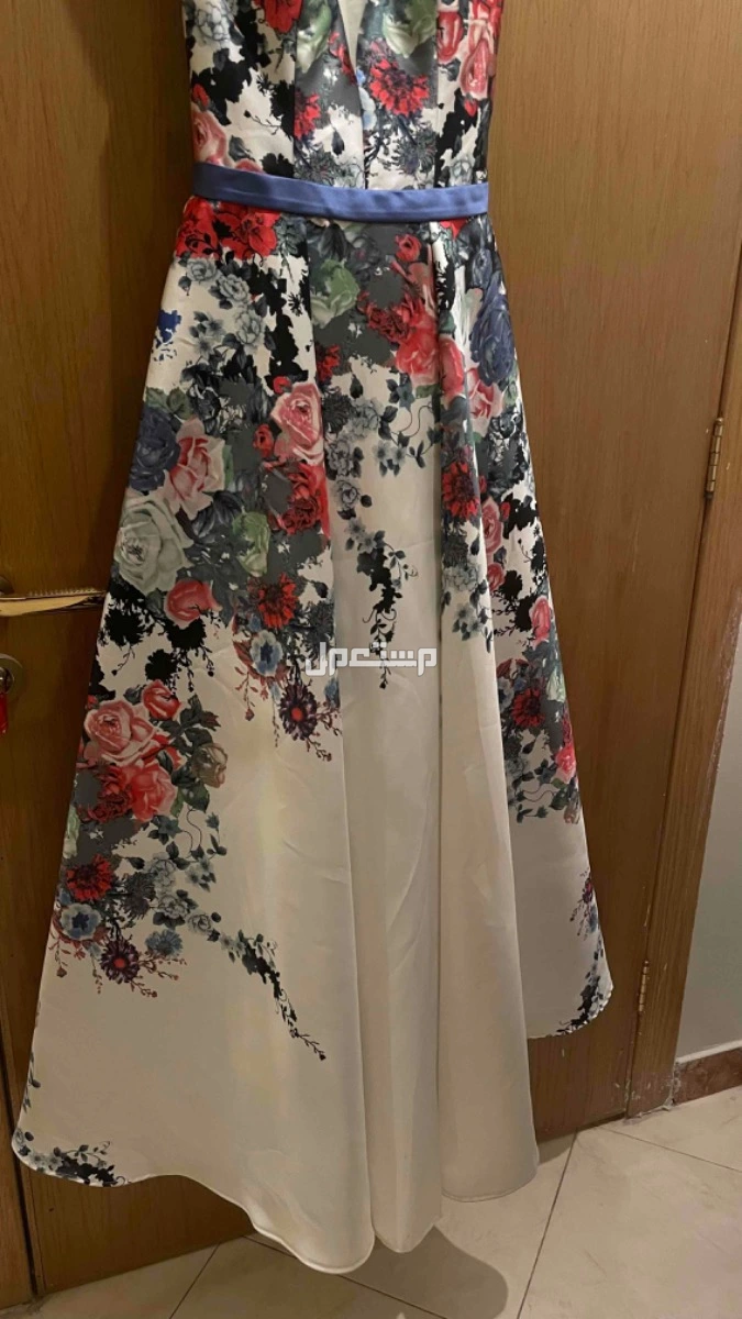 فستان زواجات / اعراس / زواج / عرس جميل جدا وجديد تم لبسه مره واحده فقط والقطعه نظيفه وجديده وتلبس مقاس سمول  في الرياض بسعر 300 ريال سعودي