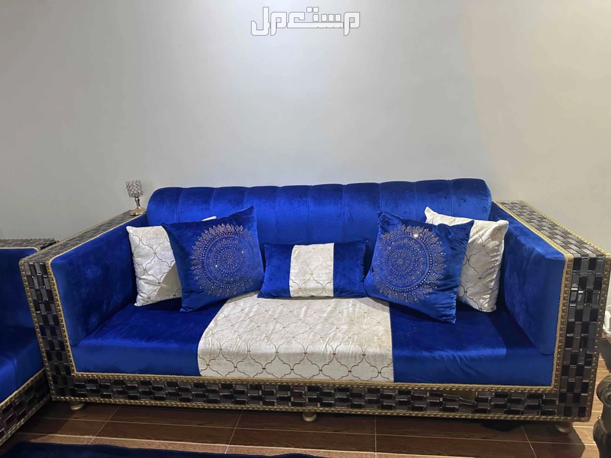 للبيع كنب مجلس فخم ب1300 في جدة بسعر 1300 ريال سعودي