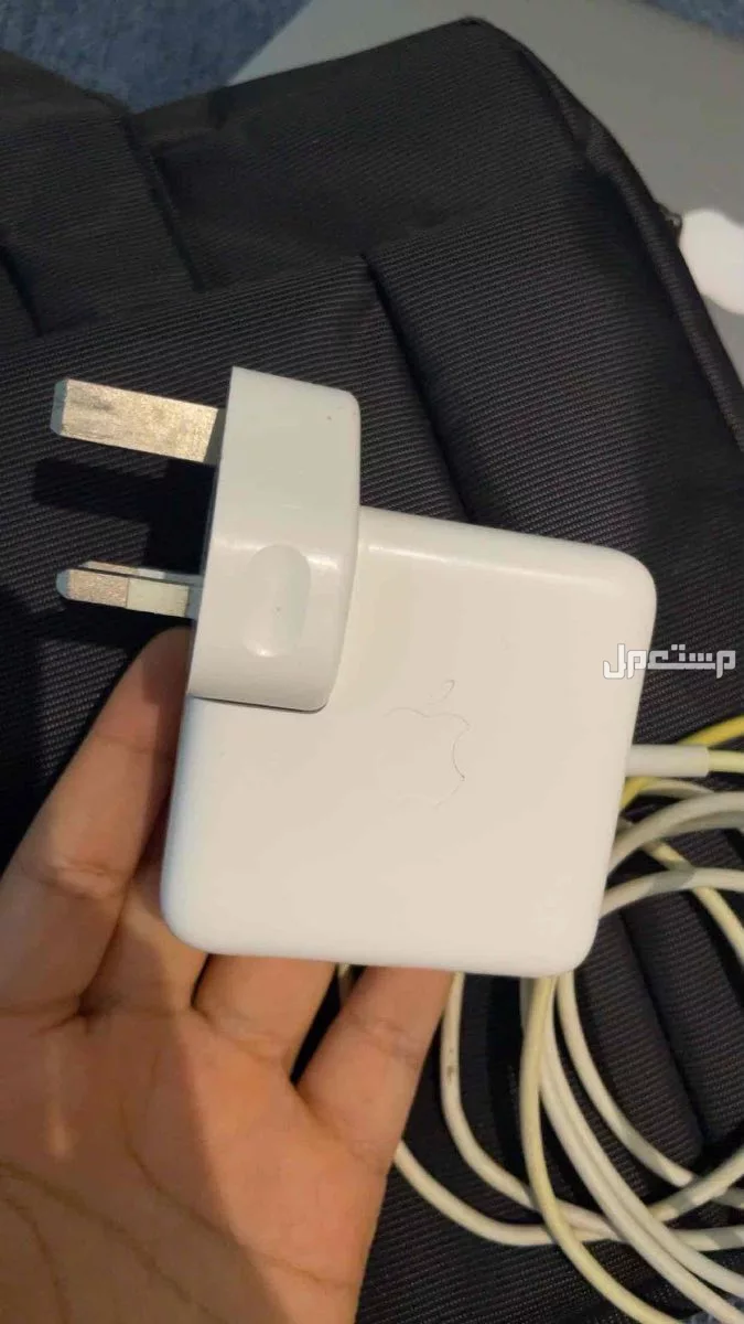 ماك بوك اير ماركة أبل في جدة بسعر ألفين ريال سعودي