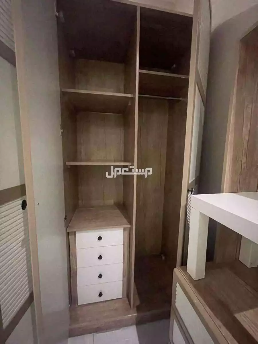 غرفة نوم + آلة قهوه هديه بسعر 1500 ريال سعودي الدولاب من الداخل